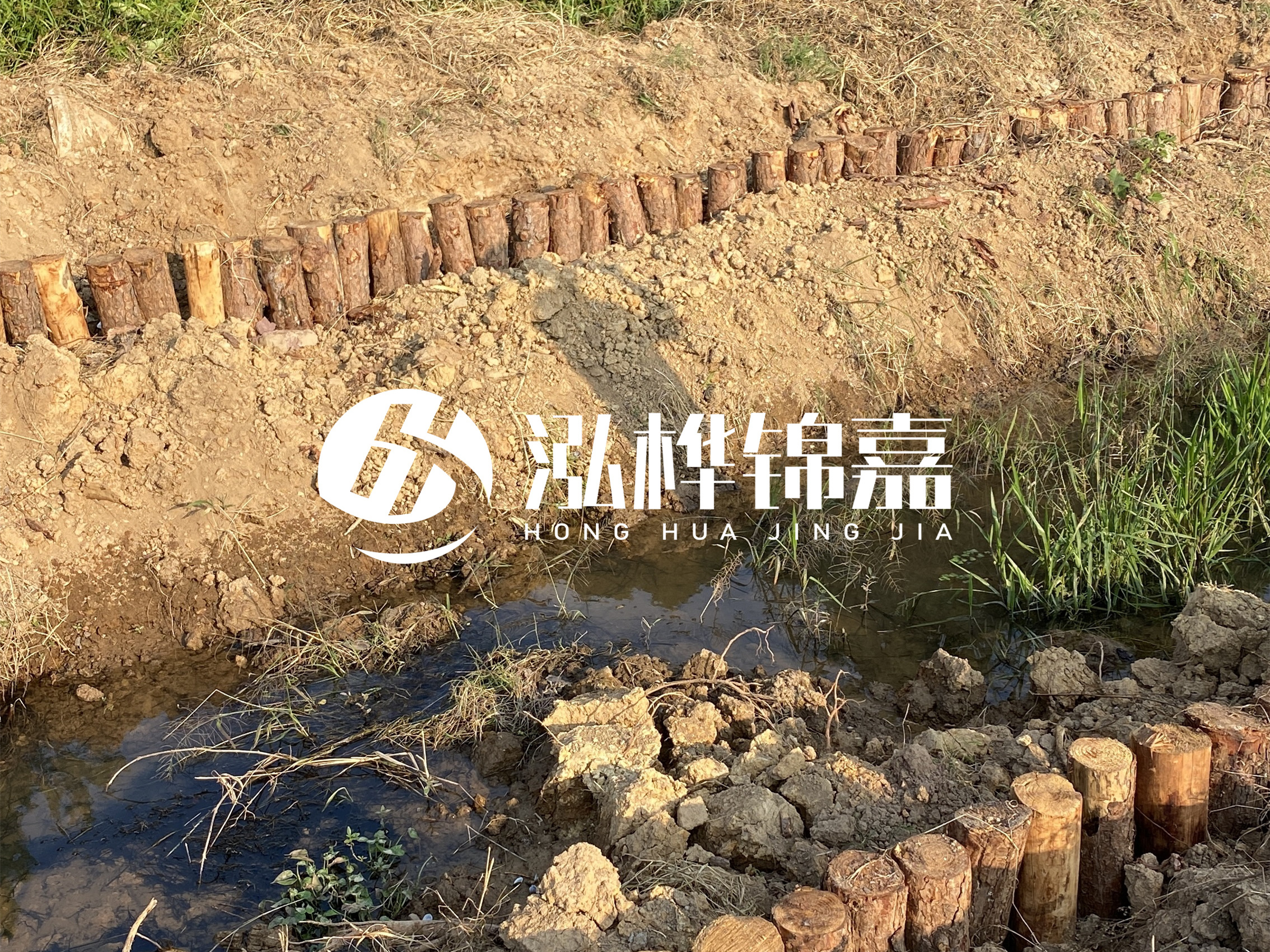 防汛木樁價(jià)格中的施工費(fèi)如何計(jì)算？水下打樁和陸地打樁費(fèi)用差異？