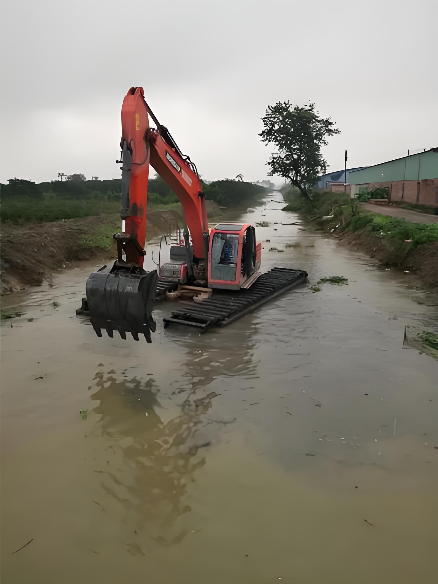 四川自貢挖機(jī)清淤施工隊(duì) - 水上挖機(jī)清淤能處理含有水草的淤泥嗎？