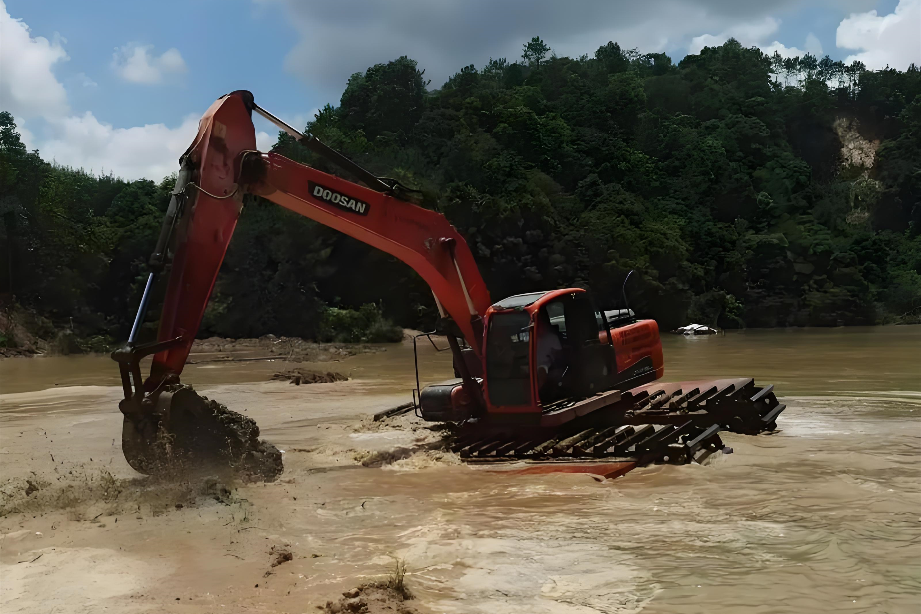 浙江杭州挖機(jī)清淤施工隊(duì)-沼澤地清淤需要先排水嗎？