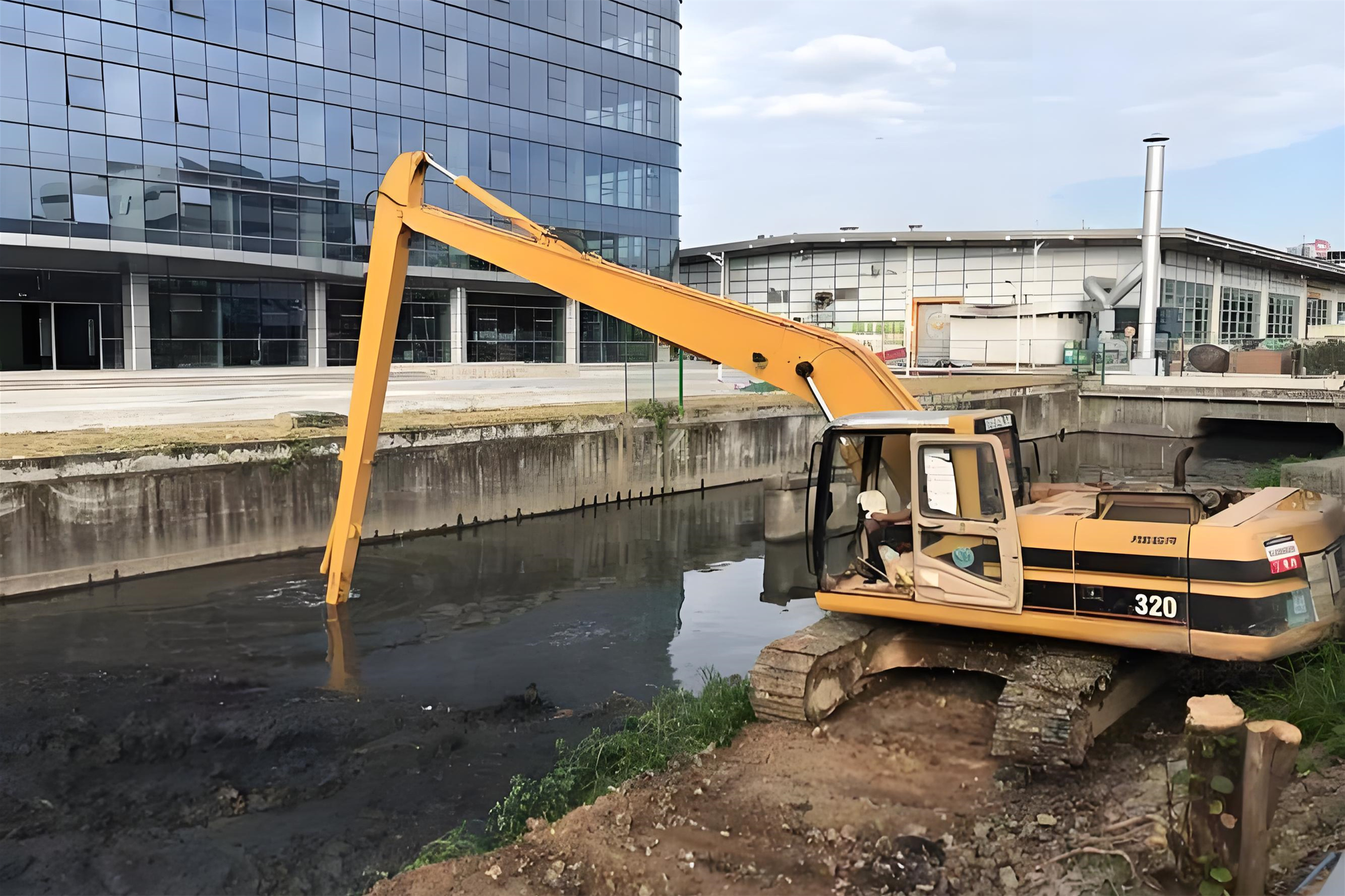 北京豐臺區(qū)水上挖機(jī)清淤隊(duì)-沼澤地清淤后土壤如何處理？